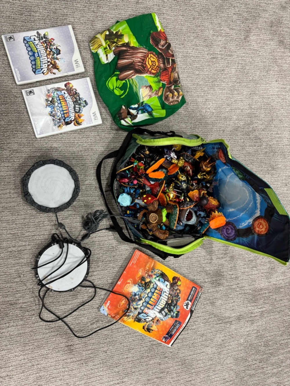 Skylanders Video Game Figures & Accessories Bundle - Green